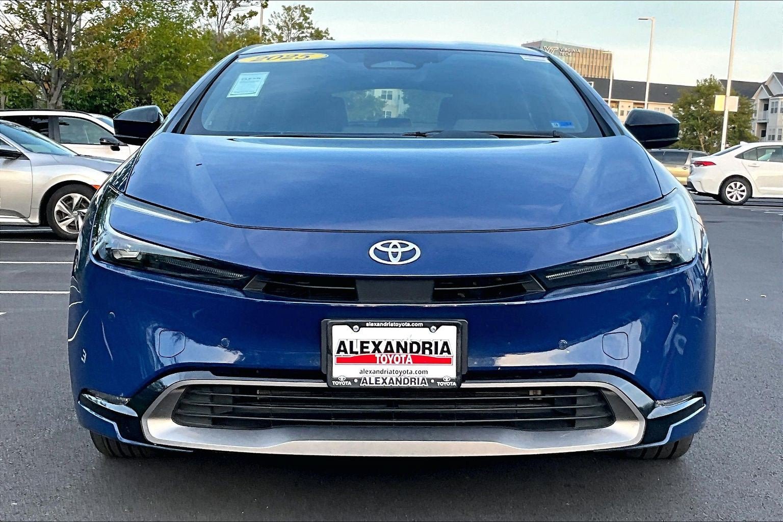 Used 2025 Toyota Prius XLE FWD image 3