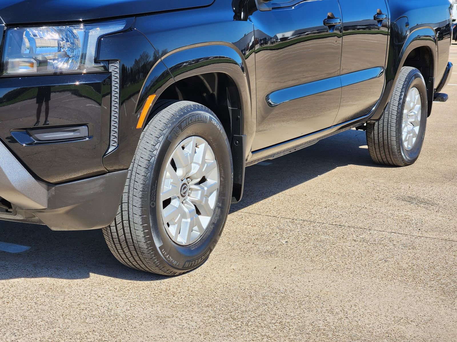 Used 2023 Nissan Frontier SV w/ Technology Package image 12