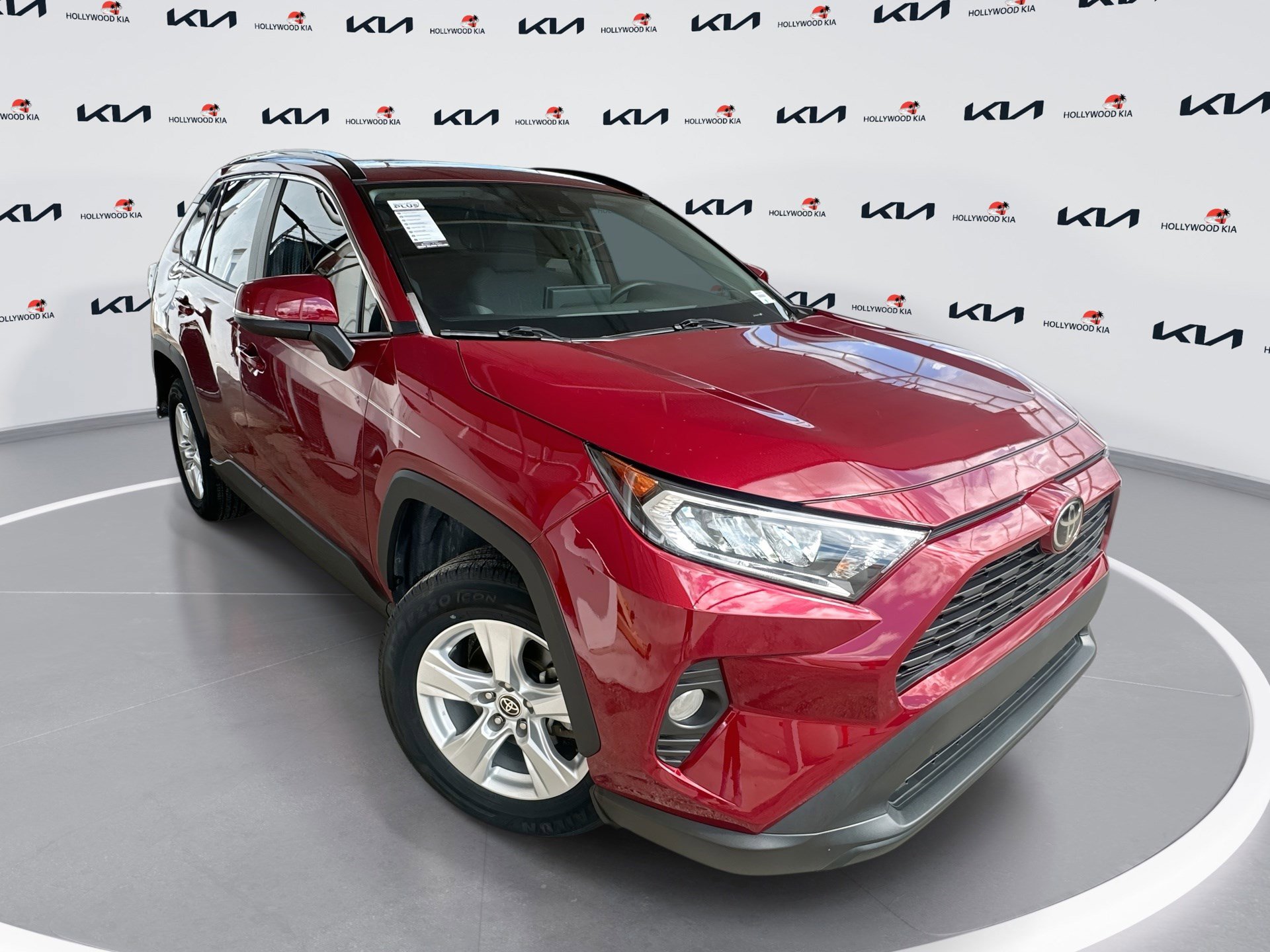 Used 2021 Toyota RAV4 XLE video 1