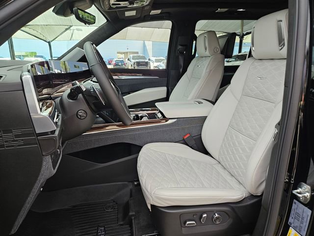 Certified 2026 Cadillac Escalade ESV Platinum Sport w/ LPO, ONYX Package AWD/4WD image 25