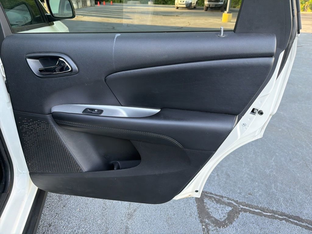 Used 2019 Dodge Journey SE FWD image 18