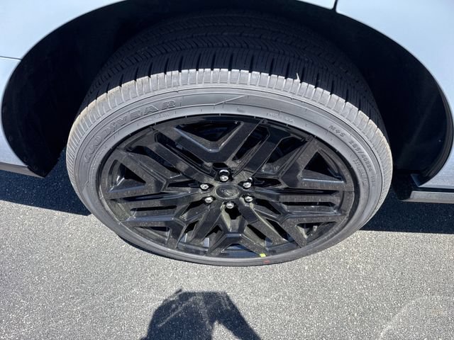 New 2026 Ford Expedition Platinum w/ Stealth Performance Package AWD/4WD image 17