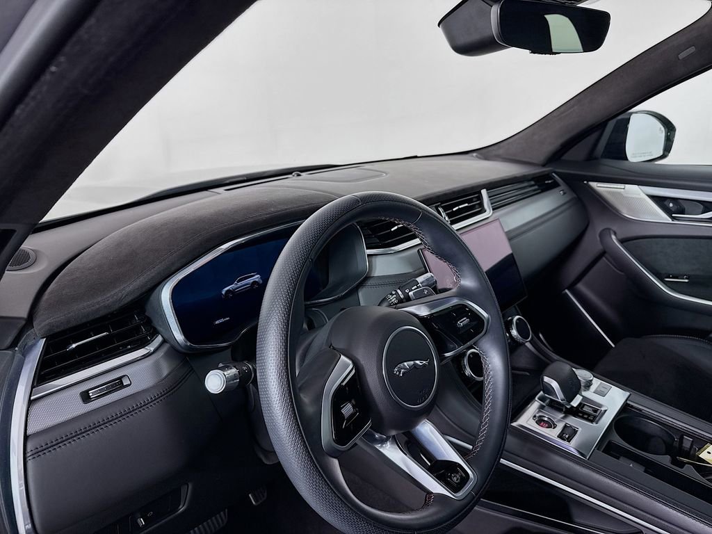 Certified 2021 Jaguar F-PACE SVR image 4
