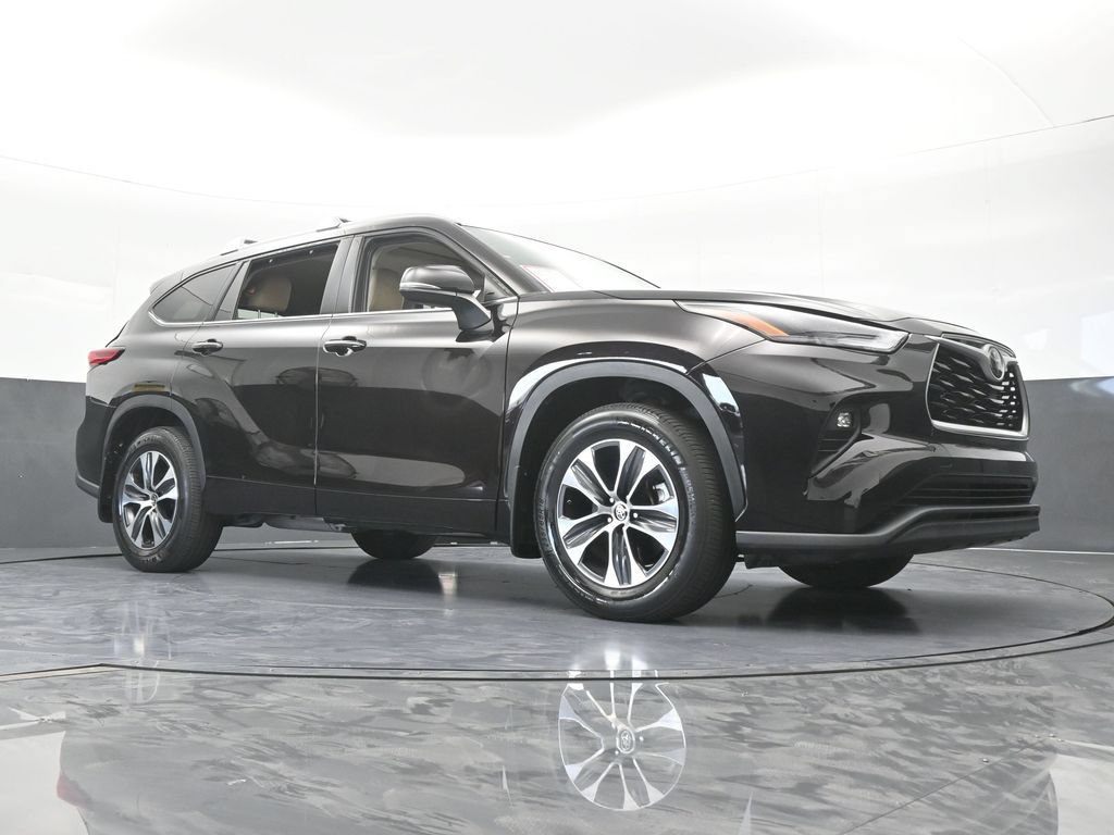 Used 2022 Toyota Highlander XLE FWD image 62
