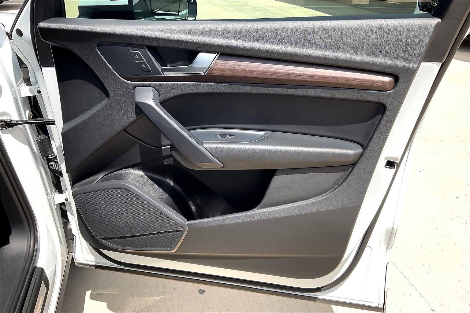 Used 2021 Audi Q5 2.0T Premium w/ Convenience Package image 22