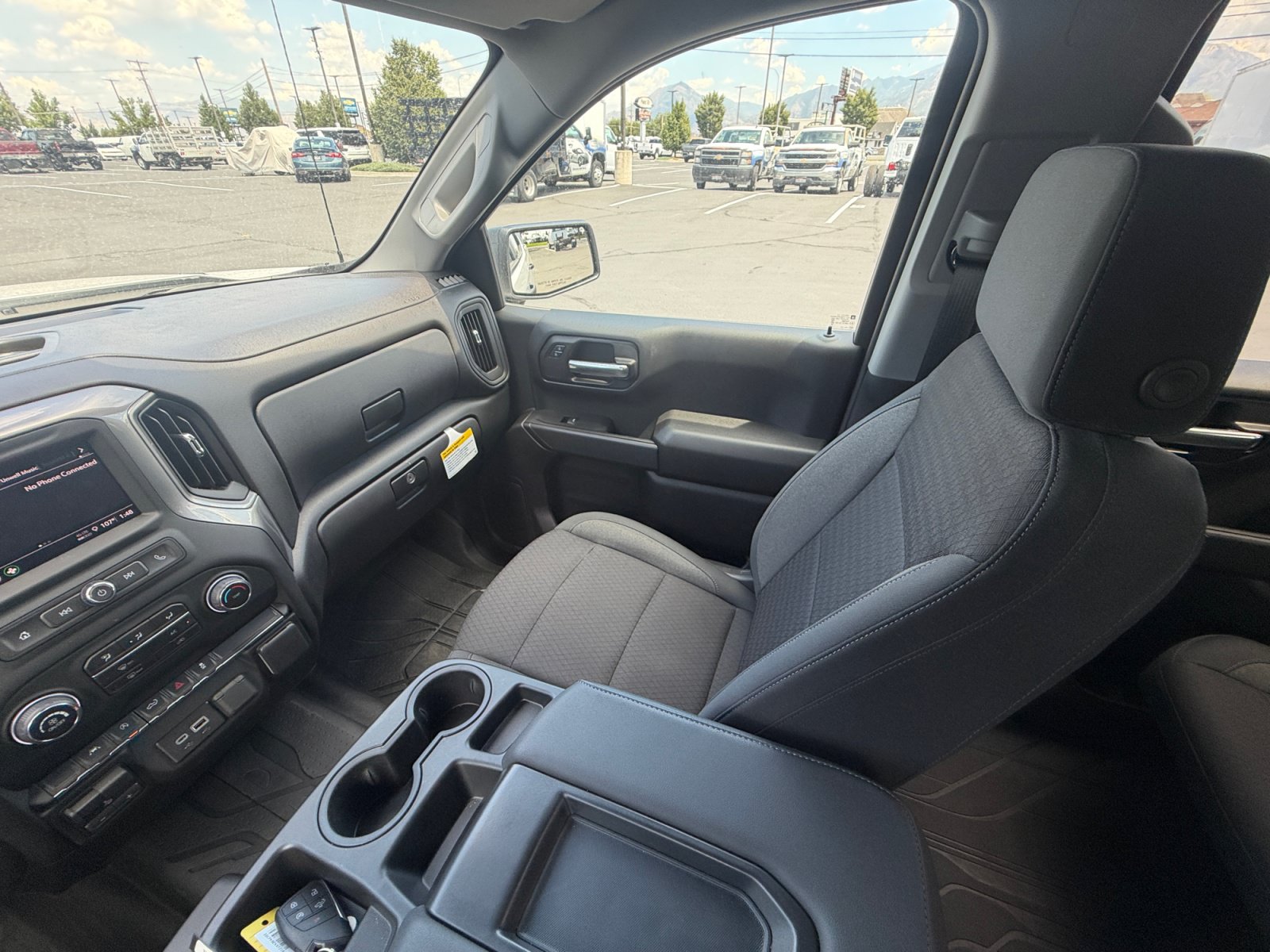 New 2026 Chevrolet Silverado 1500 Custom w/ LPO, Dark Essentials Package AWD/4WD image 33