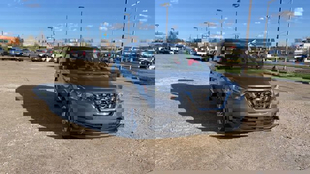 Used 2020 Nissan Kicks S image 3