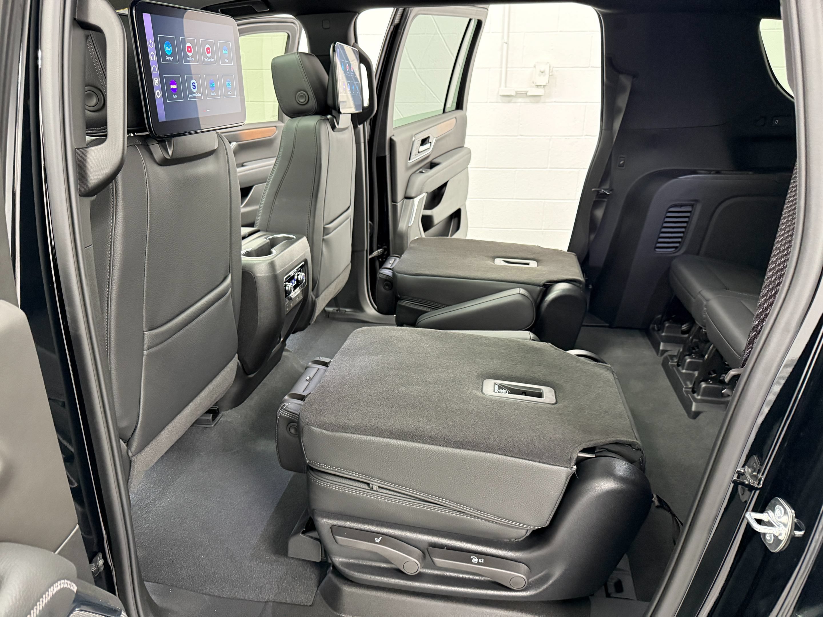 Used 2026 GMC Yukon XL Denali w/ Advanced Technology Package AWD/4WD image 19