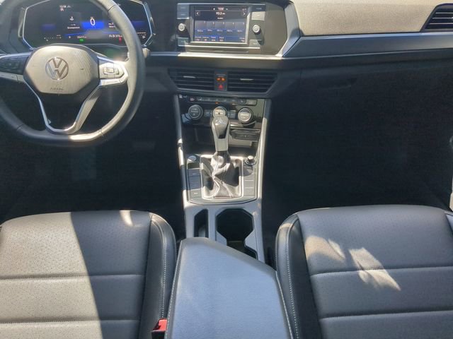 Used 2022 Volkswagen Jetta SE image 17
