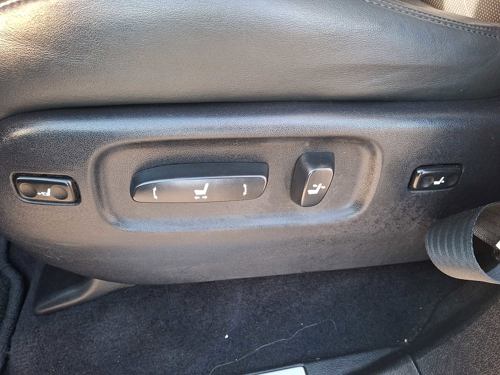 Used 2011 Lexus LX 570 4WD image 14