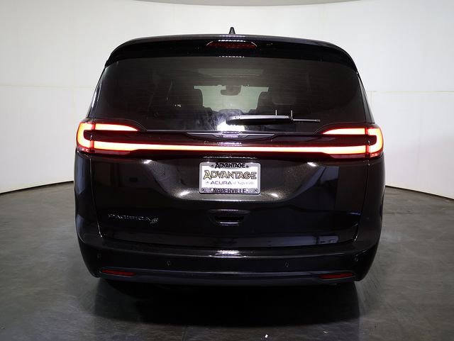 Used 2025 Chrysler Pacifica Limited FWD image 10