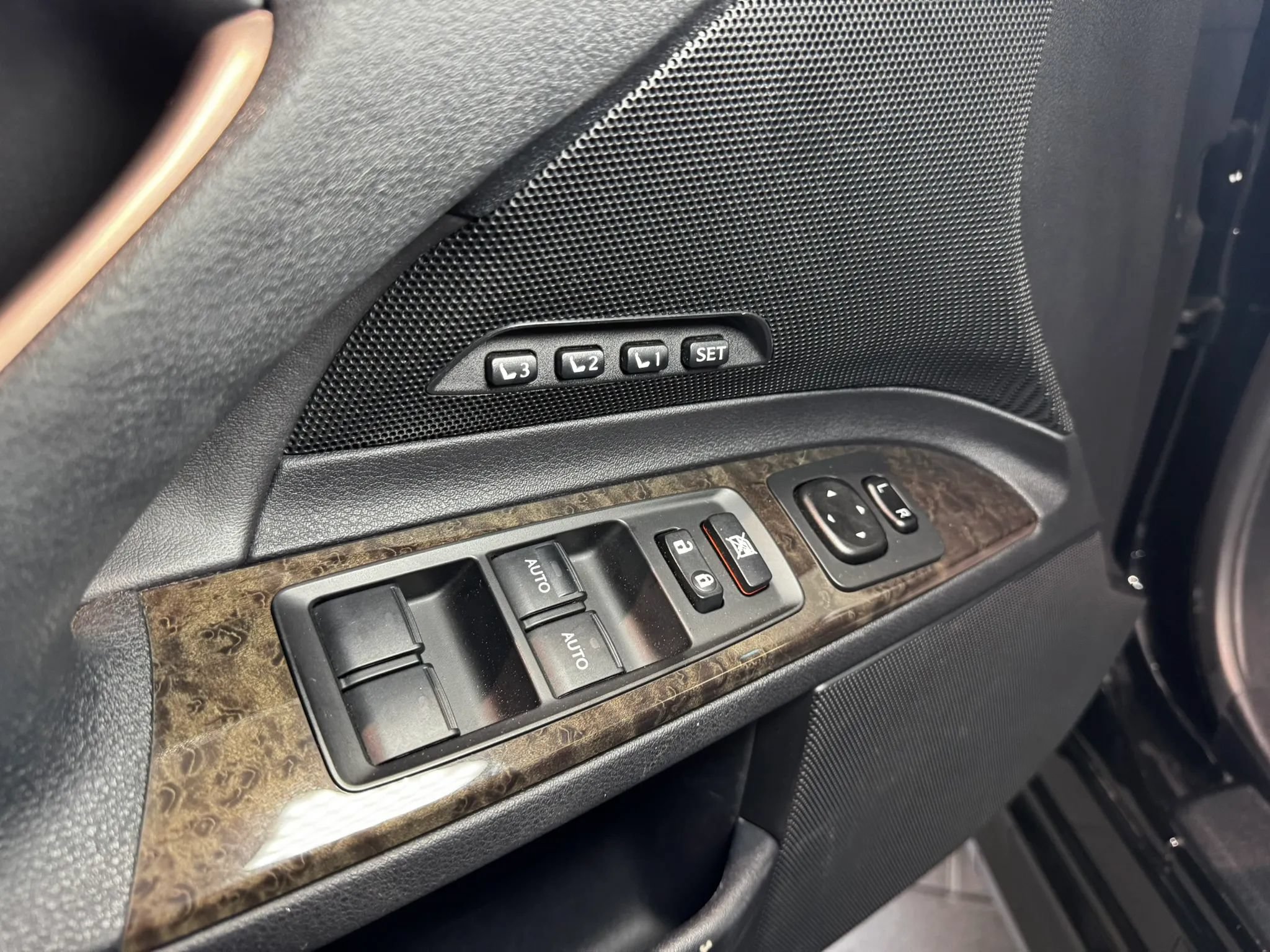 Used 2013 Lexus IS 250C w/ Luxury Pkg RWD image 23
