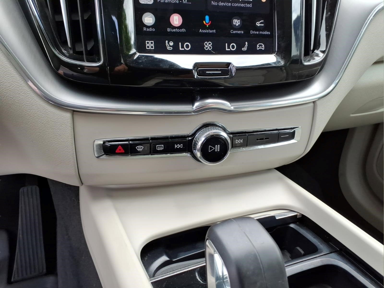 Used 2024 Volvo XC60 B5 Core w/ Protection Package Premier AWD/4WD image 28