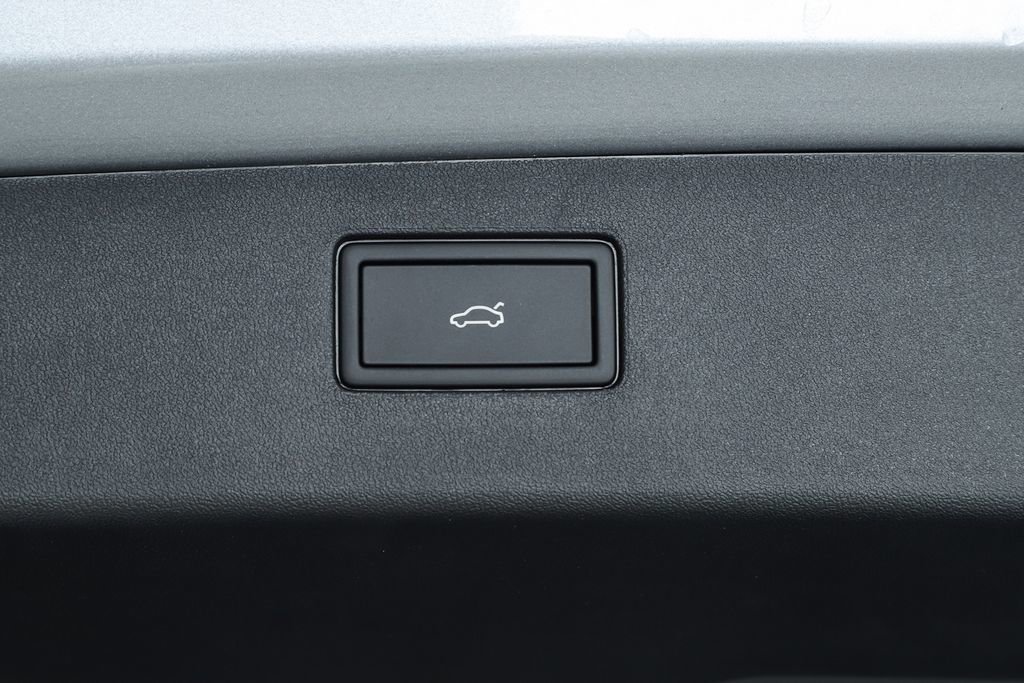 New 2026 Volkswagen Tiguan SE image 30