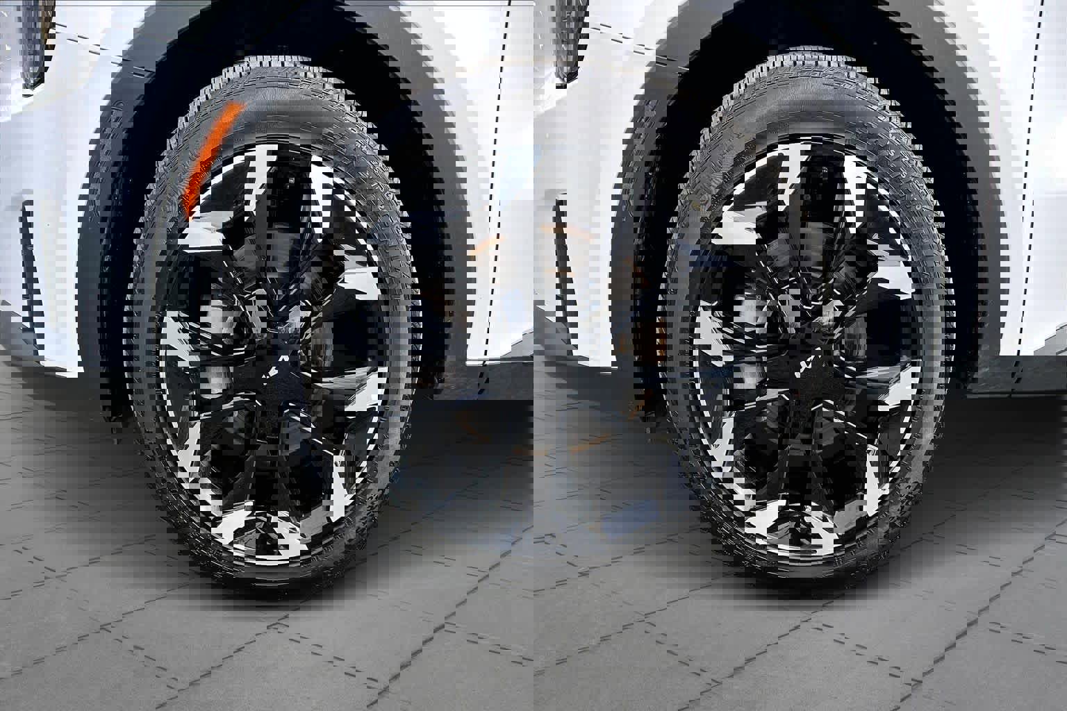 Used 2024 Kia Sorento EX w/ Panoramic Sunroof Package image 9