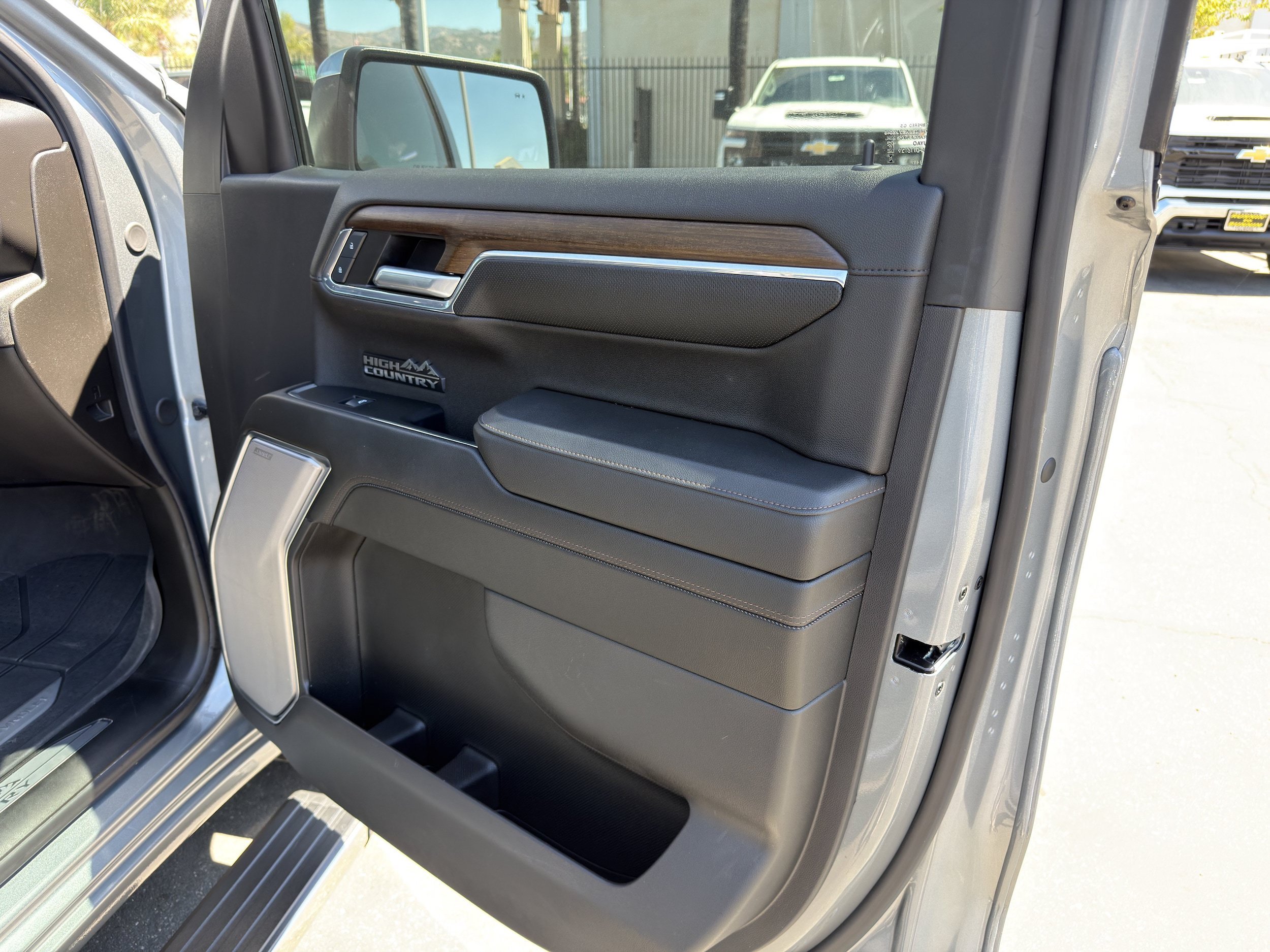 Used 2024 Chevrolet Silverado 1500 High Country w/ High Country Premium Package AWD/4WD image 11