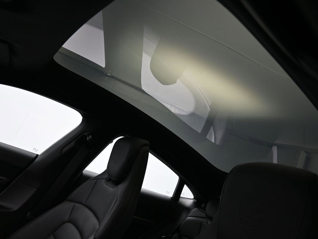 Used 2025 Porsche Taycan image 9