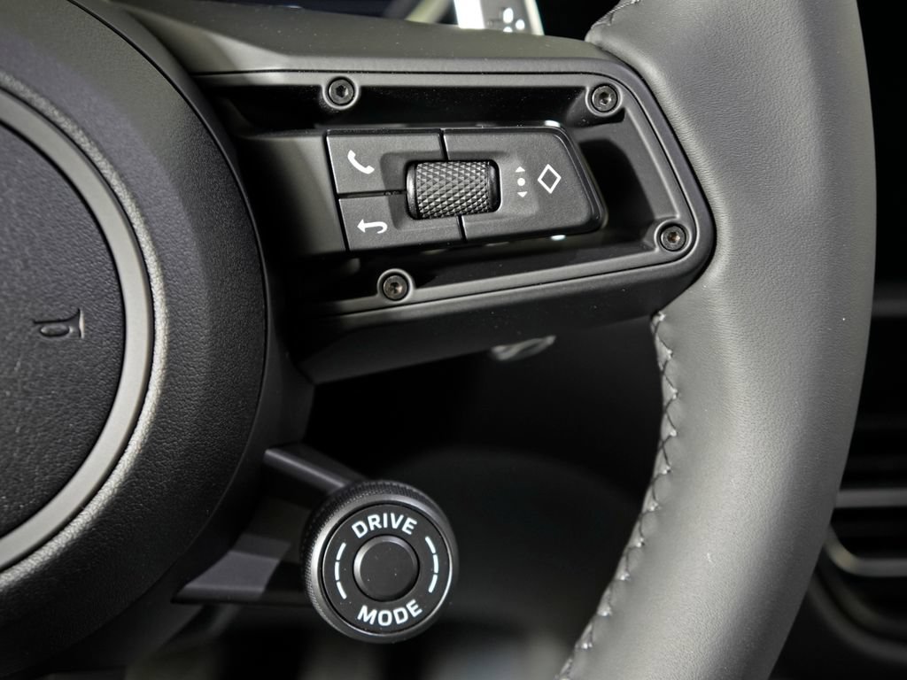 Certified 2026 Porsche Macan Turbo AWD/4WD image 25