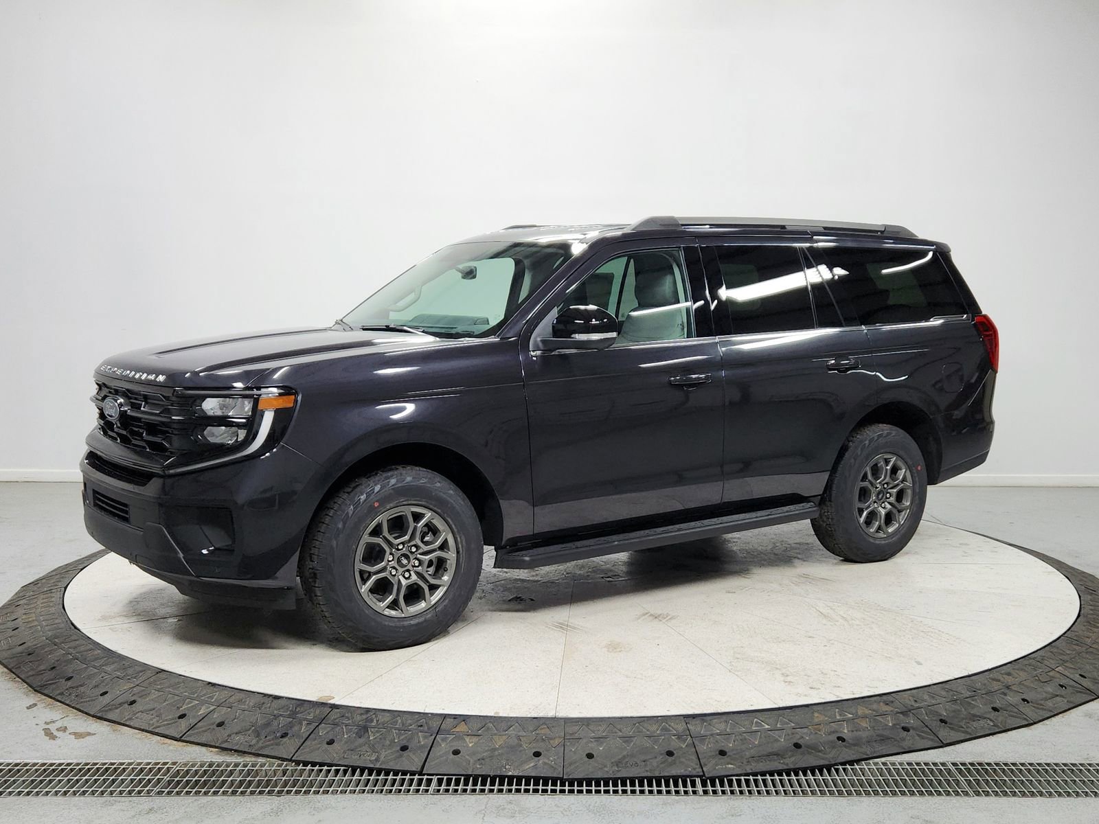 New 2026 Ford Expedition Active image 3