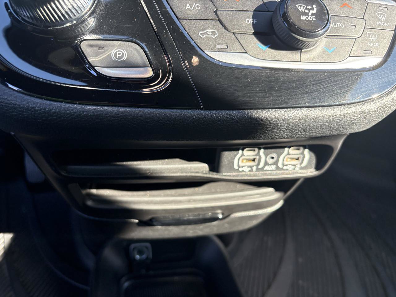 Used 2023 Chrysler Pacifica Touring-L w/ S Appearance Package FWD image 25