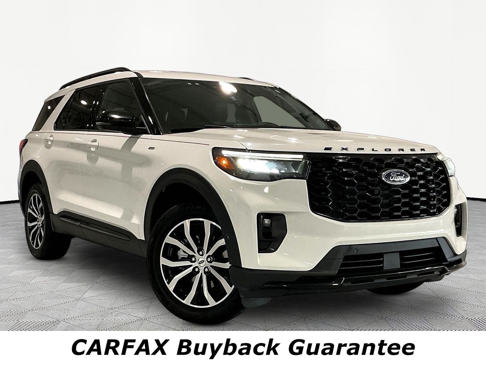Used 2025 Ford Explorer ST-Line AWD/4WD image 3