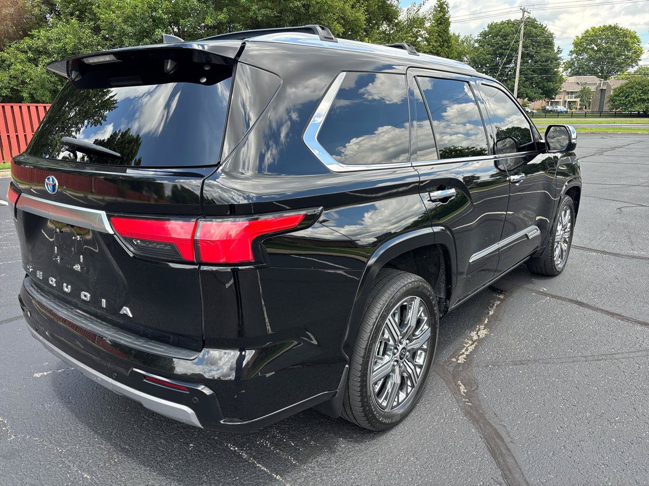 Used 2024 Toyota Sequoia Capstone AWD/4WD image 7