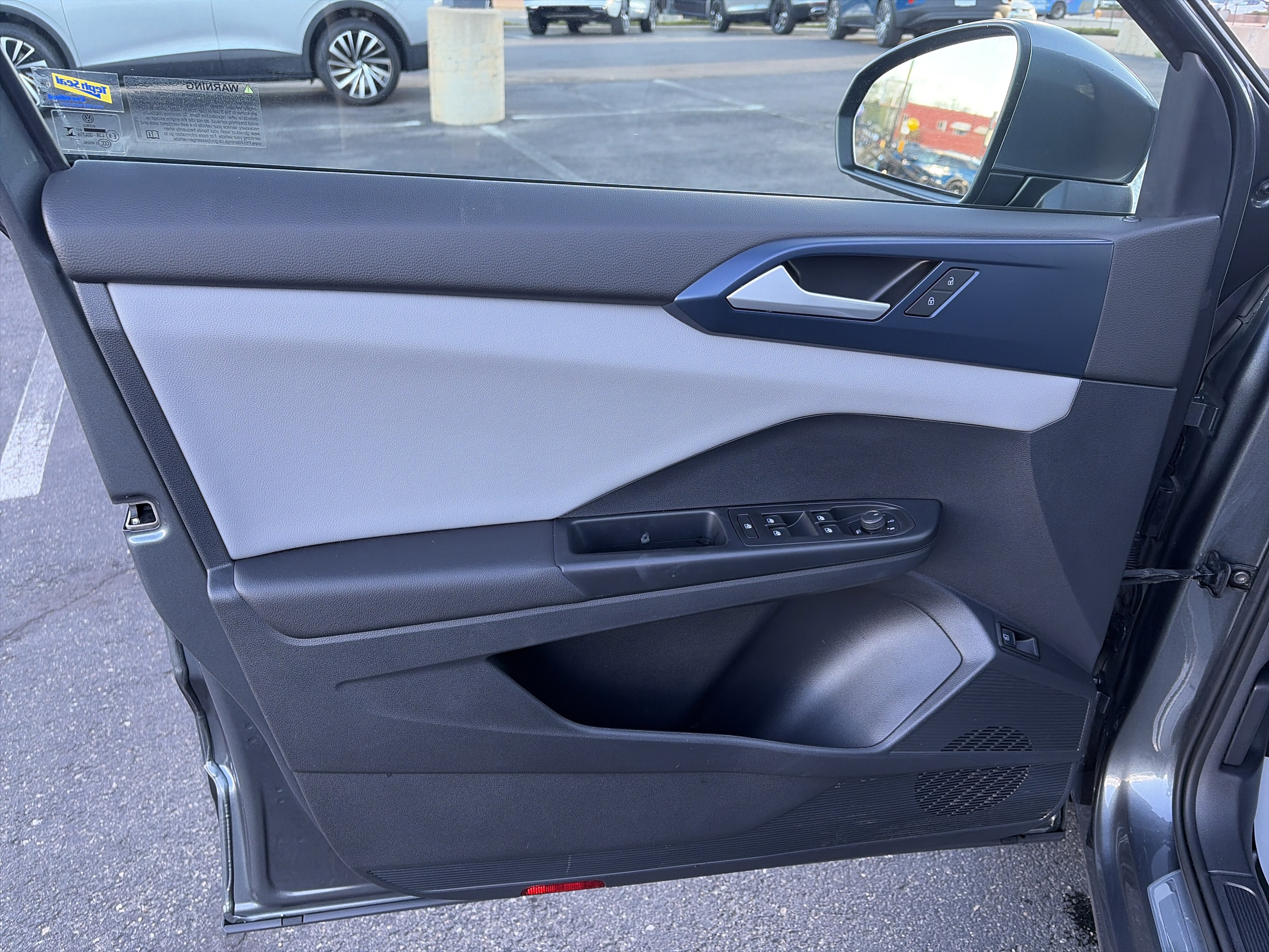 Certified 2023 Volkswagen Taos SE w/ Panoramic Sunroof Package image 16