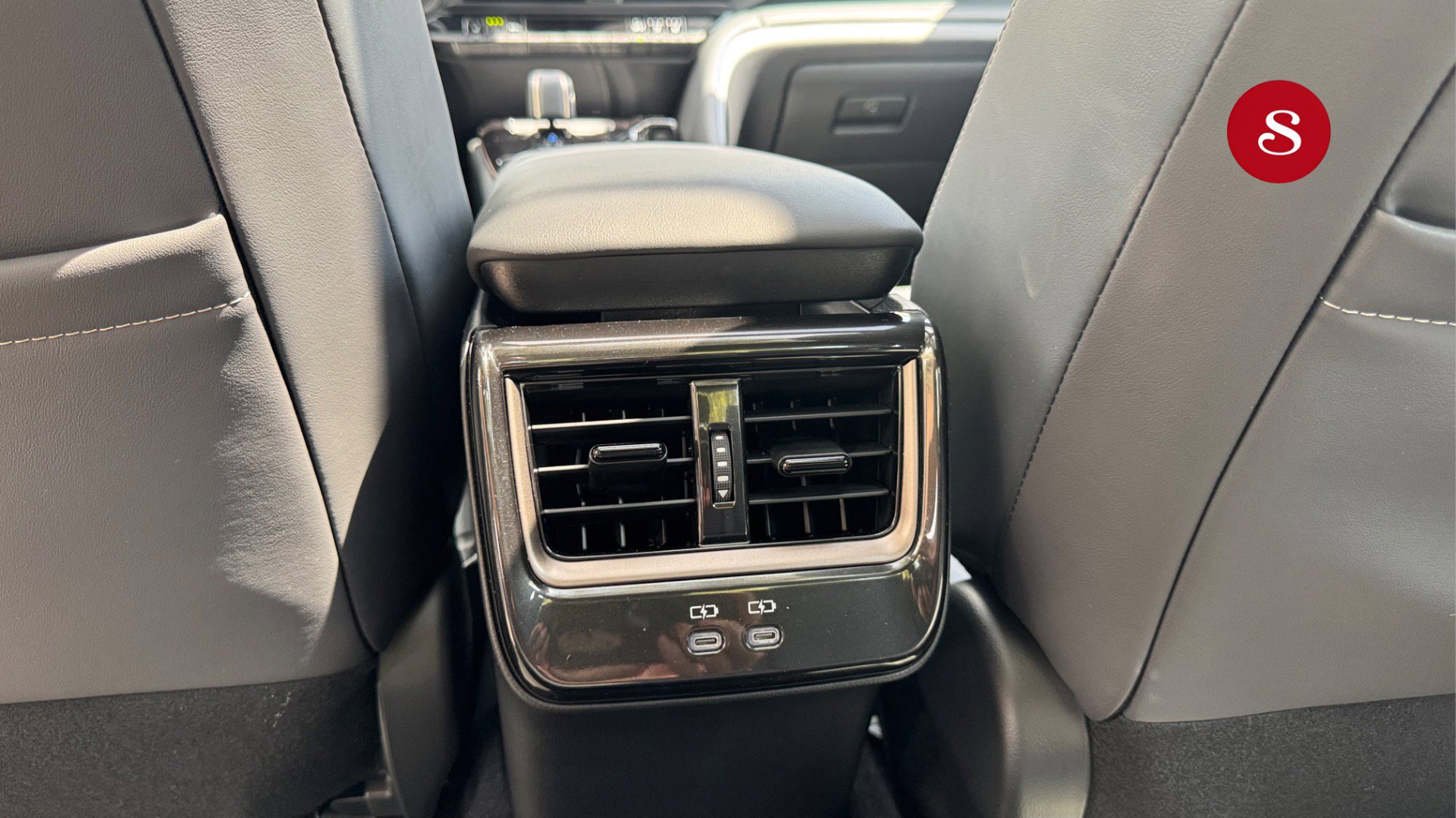 Used 2024 Toyota Crown Platinum AWD/4WD image 22
