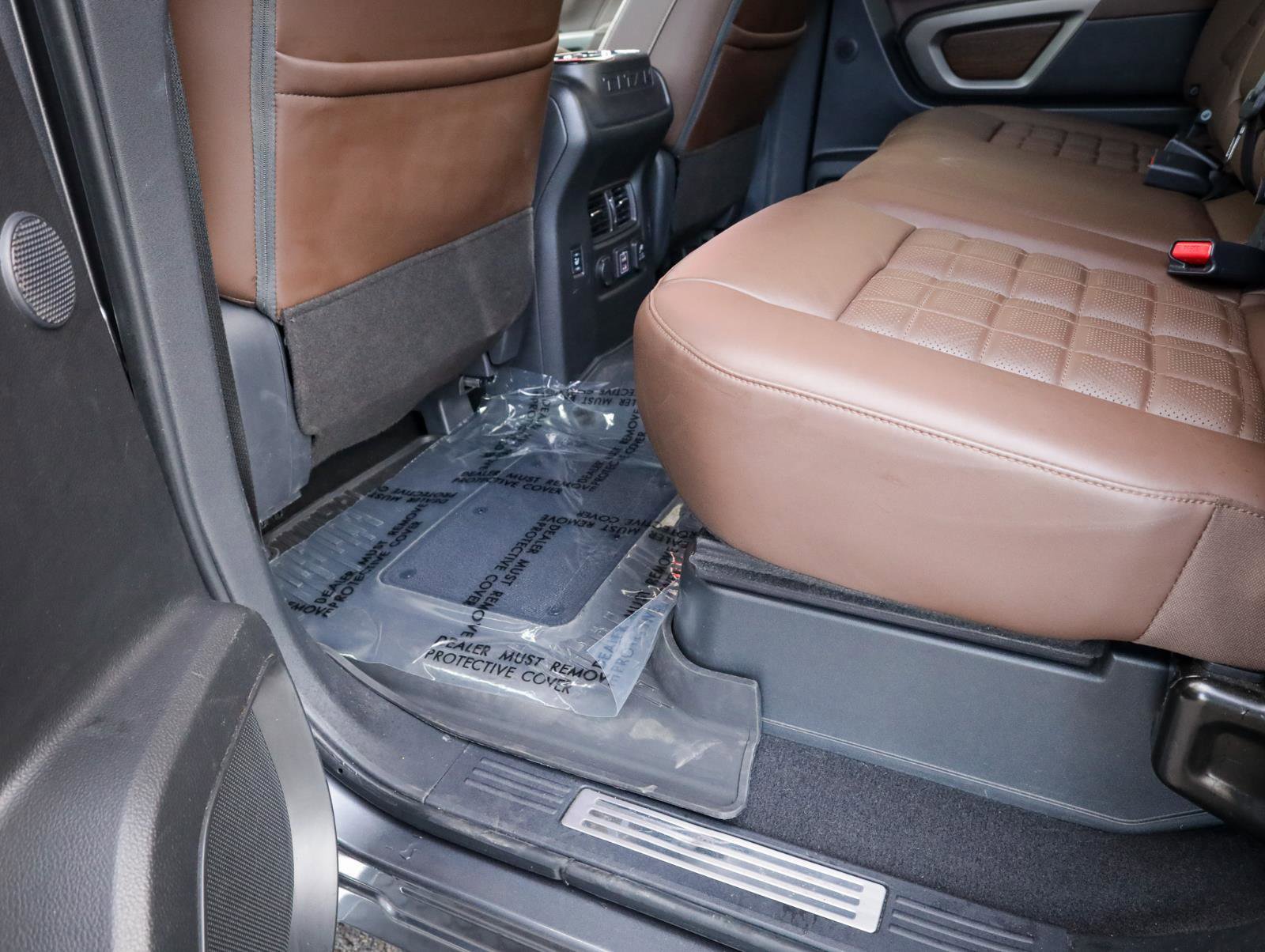 Used 2022 Nissan Titan Platinum Reserve image 31