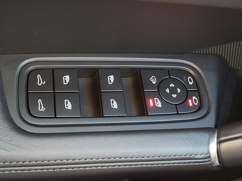 Used 2022 Porsche Cayenne GTS w/ Sport Chrono Package (8LH) image 31