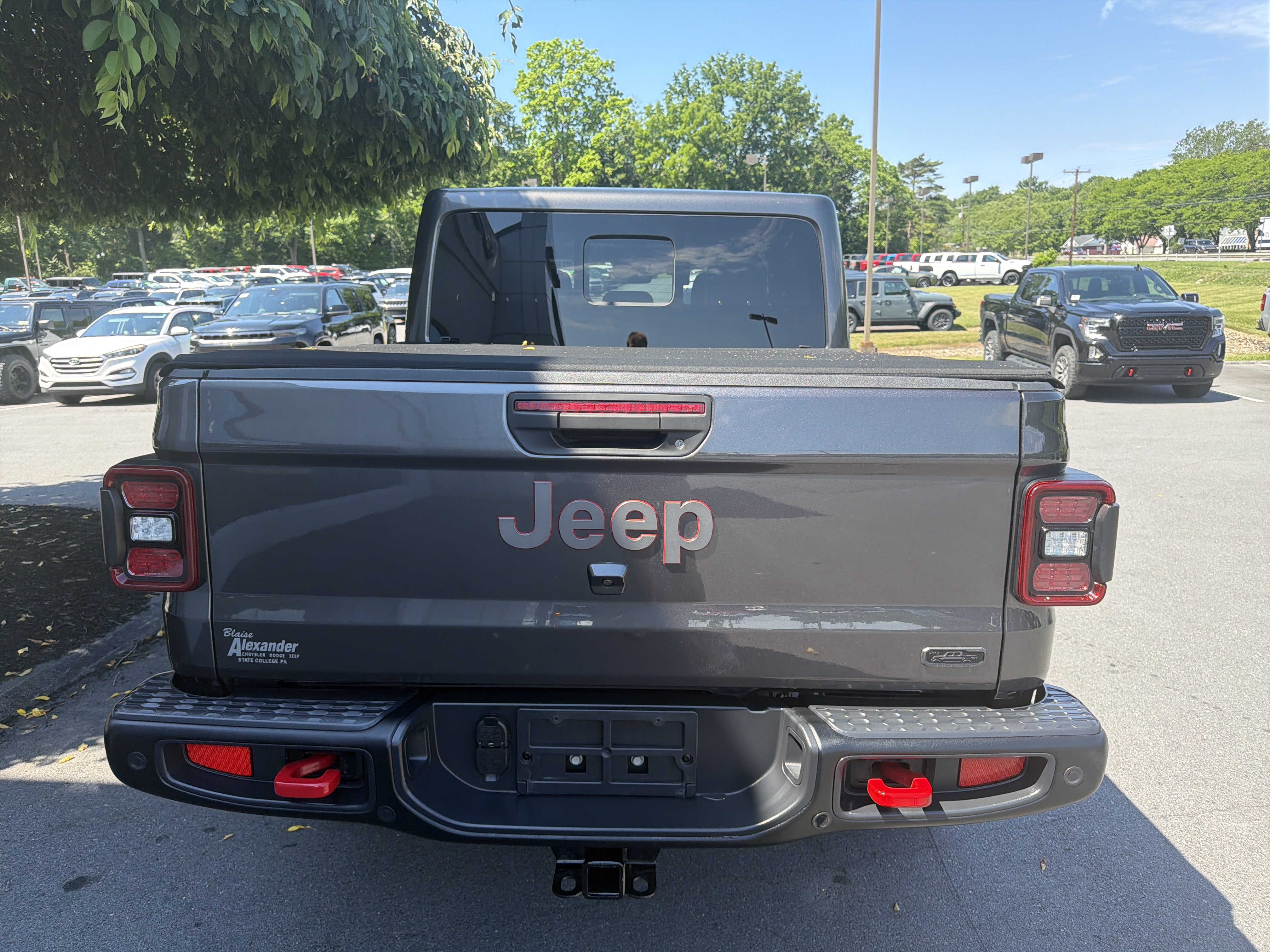 Used 2020 Jeep Gladiator Rubicon w/ Advanced Safety Group AWD/4WD video 4