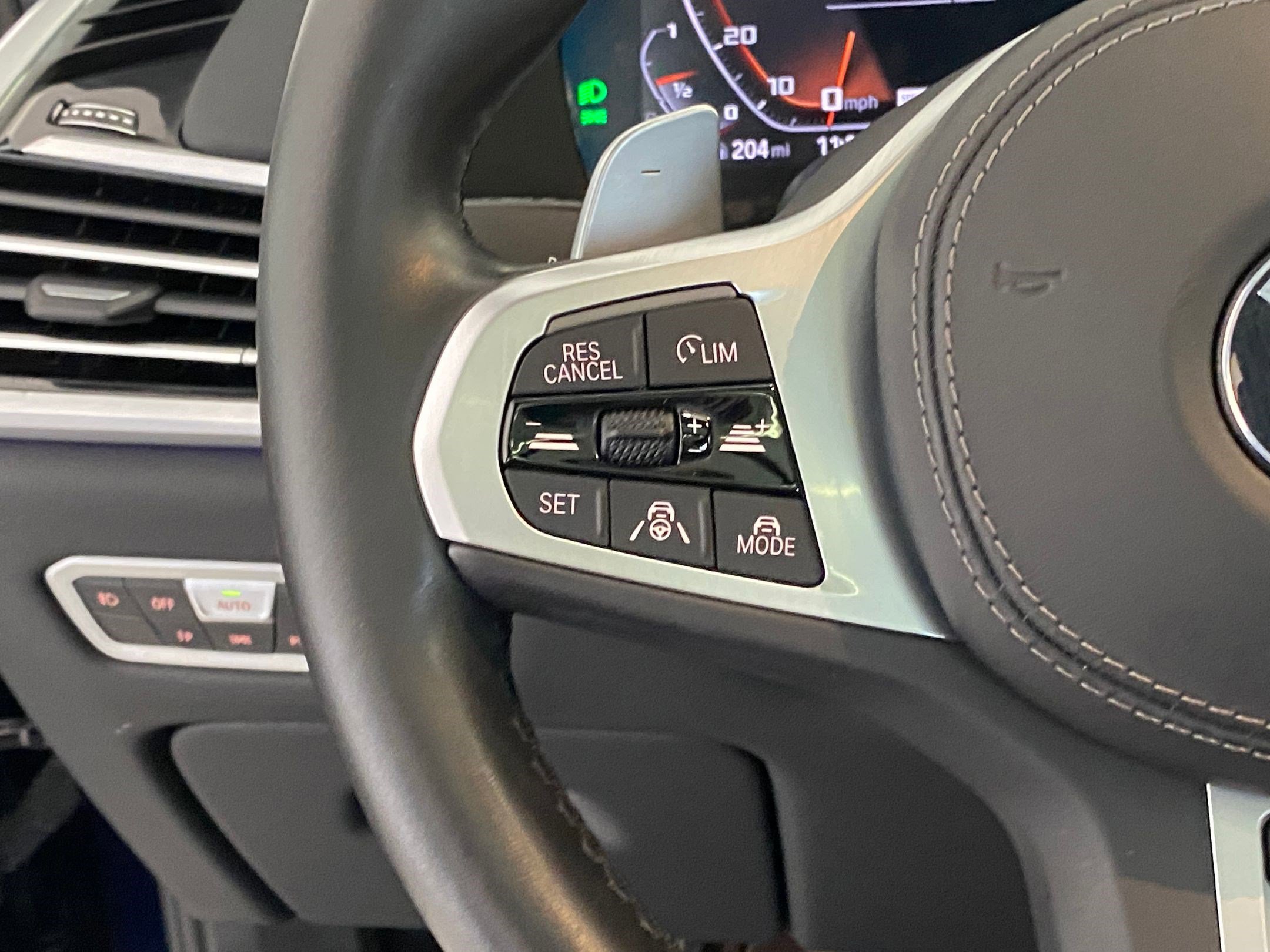 Used 2022 BMW X7 M50i w/ Dynamic Handling Package image 17