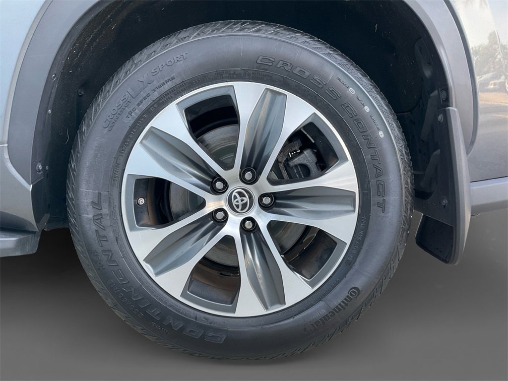 Used 2021 Toyota Highlander XLE image 8