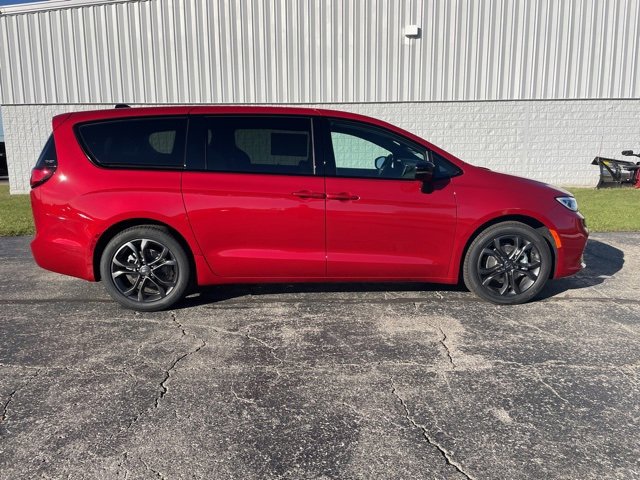 New 2026 Chrysler Pacifica Select image 17