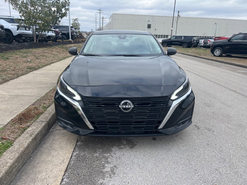 Used 2024 Nissan Altima 2.5 SV image 2