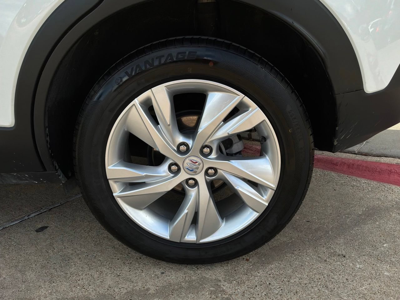 Used 2025 Buick Encore GX Preferred AWD/4WD image 9