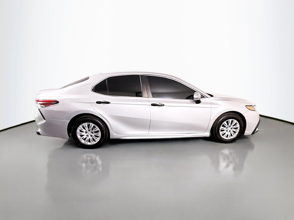 Used 2022 Toyota Camry SE w/ Convenience Package FWD image 11