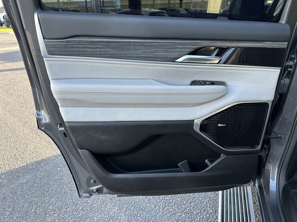 Used 2024 Jeep Wagoneer Series III w/ Premium Group I image 16