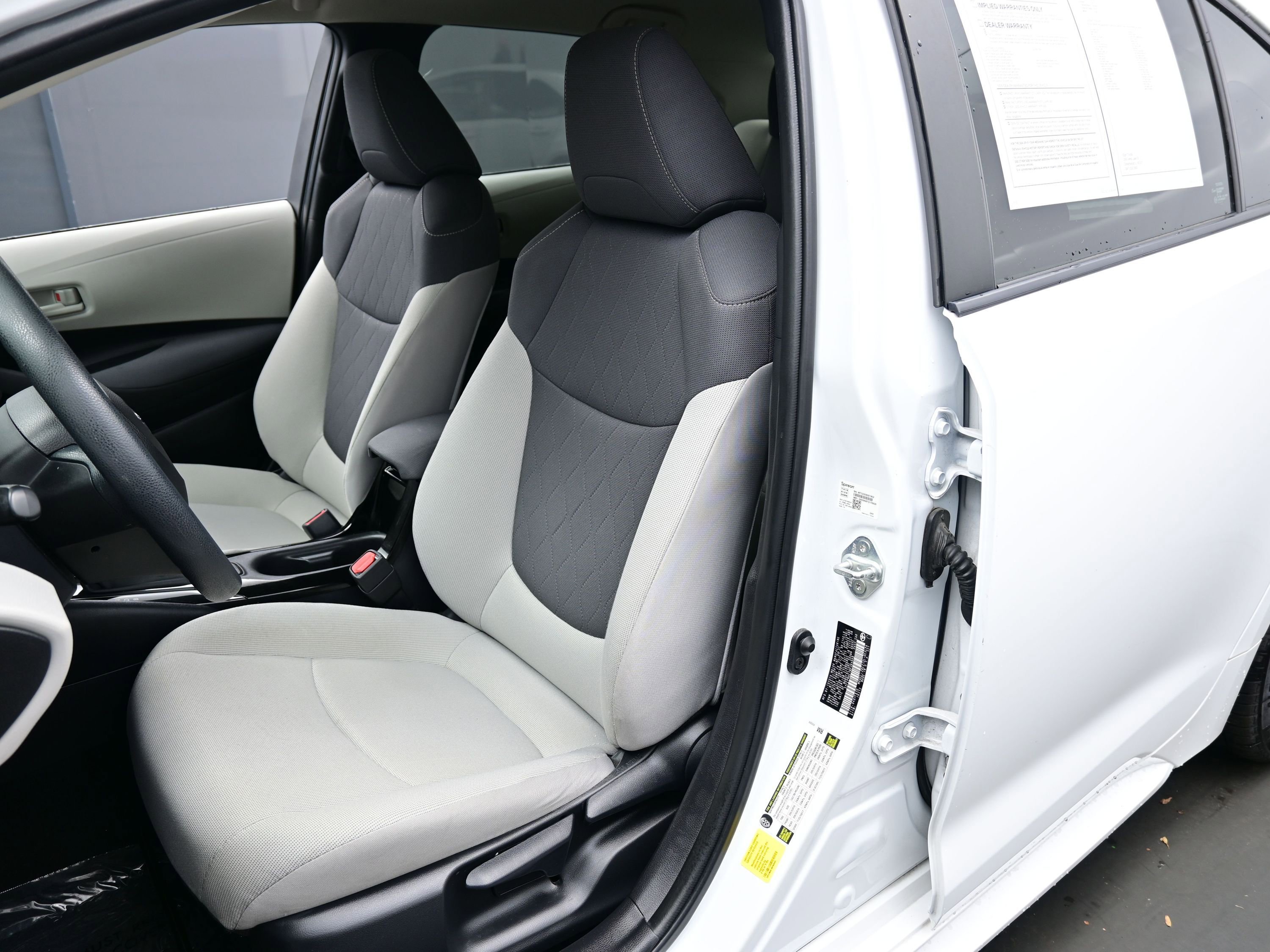 Used 2022 Toyota Corolla LE image 11