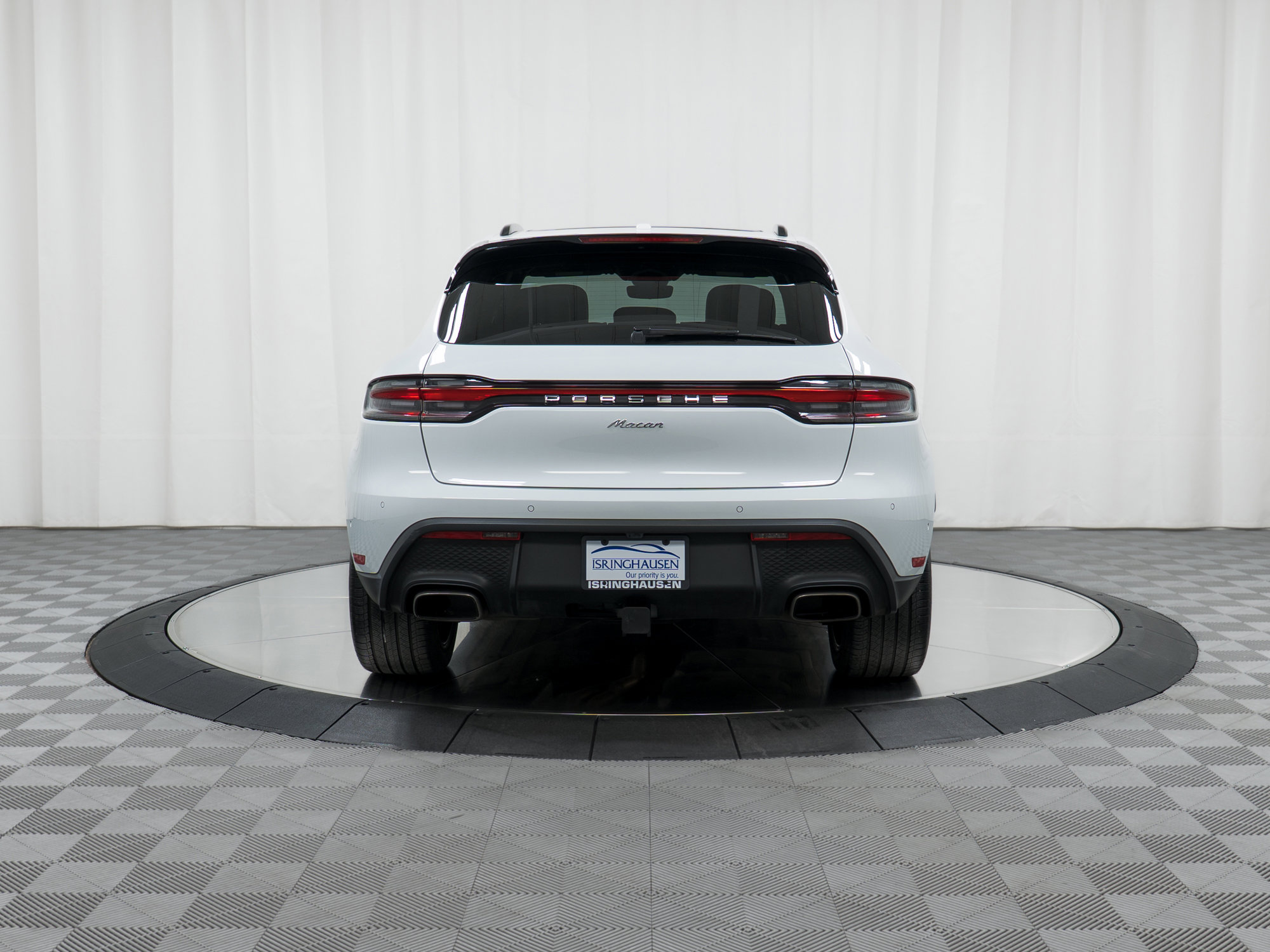 Certified 2023 Porsche Macan image 6