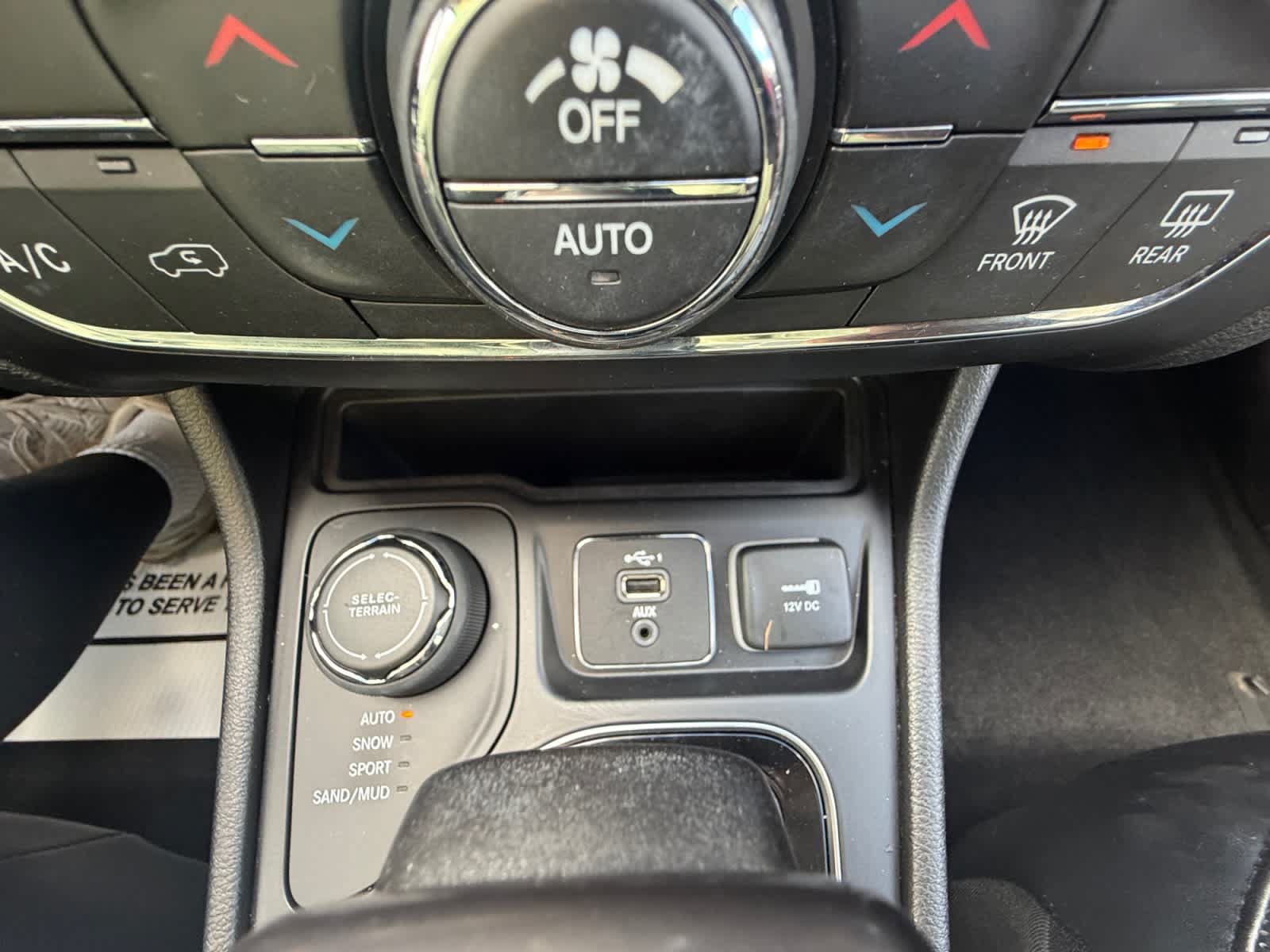 Used 2019 Jeep Cherokee Limited AWD/4WD image 38