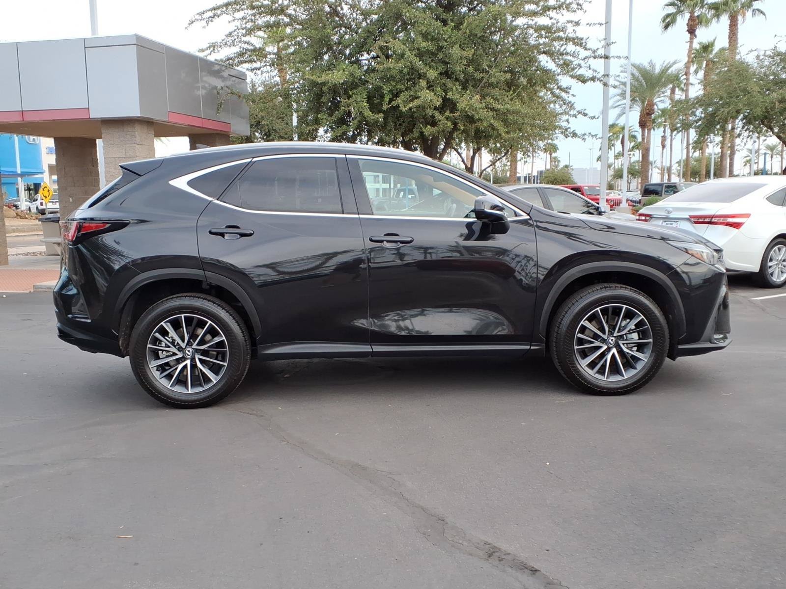 Used 2025 Lexus NX 350h AWD image 3