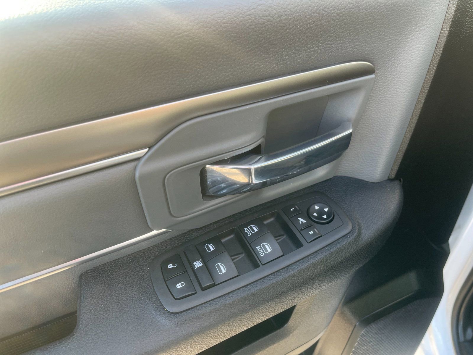 Used 2022 RAM 1500 Classic SLT w/ Electronics Convenience Group image 13