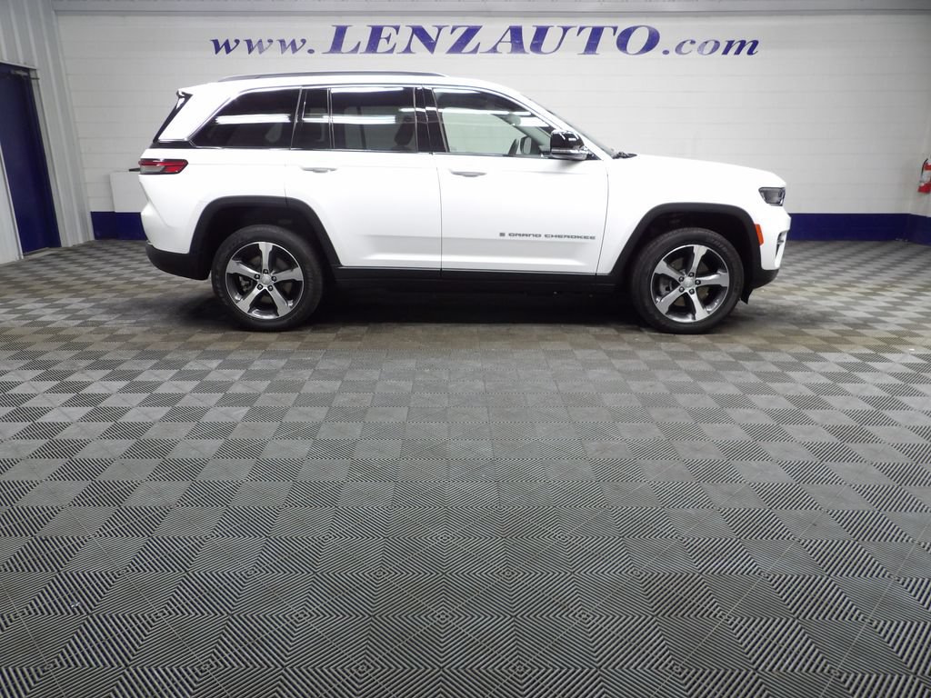 Used 2022 Jeep Grand Cherokee Limited 4xe AWD/4WD image 2