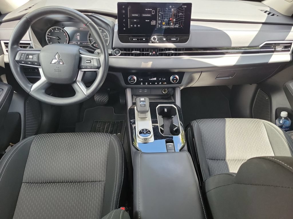 Used 2026 Mitsubishi Outlander ES FWD image 17