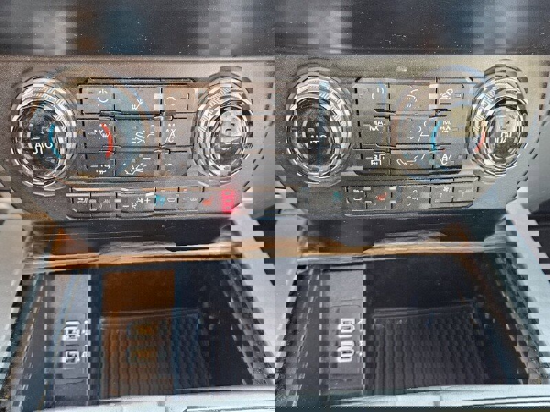 Used 2019 Ford F150 Lariat w/ Equipment Group 502A Luxury image 21