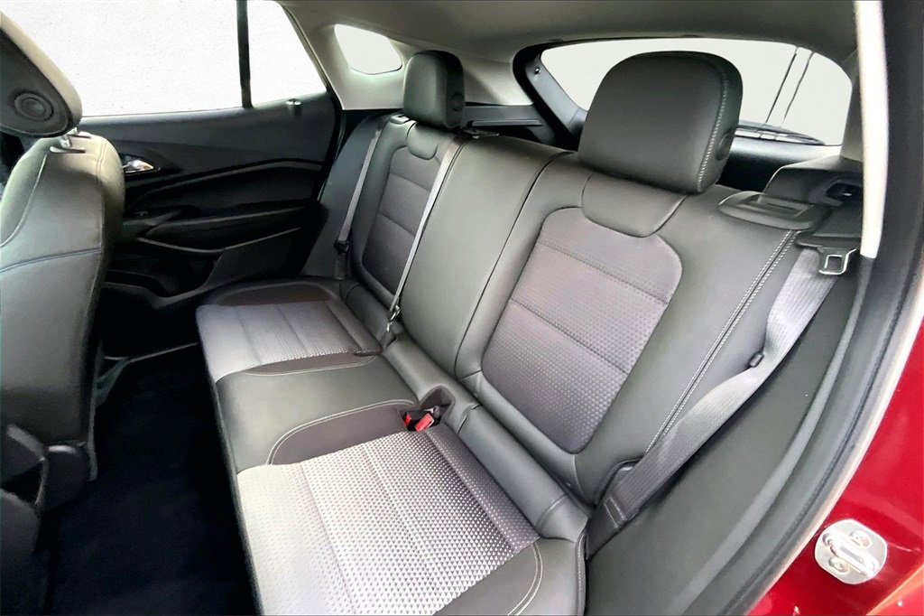 Used 2024 Chevrolet Trax LT w/ Sunroof Package image 21
