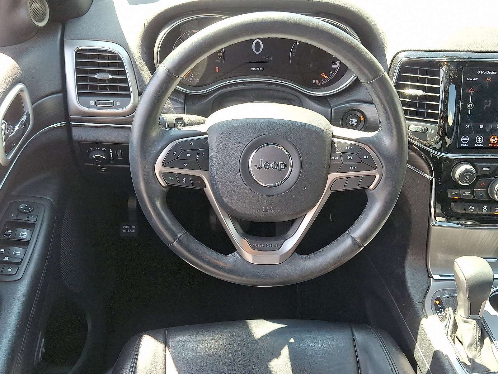 Used 2019 Jeep Grand Cherokee Limited AWD/4WD image 14