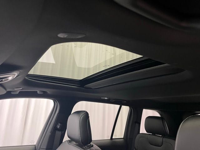 New 2025 Jeep Grand Cherokee Altitude image 14