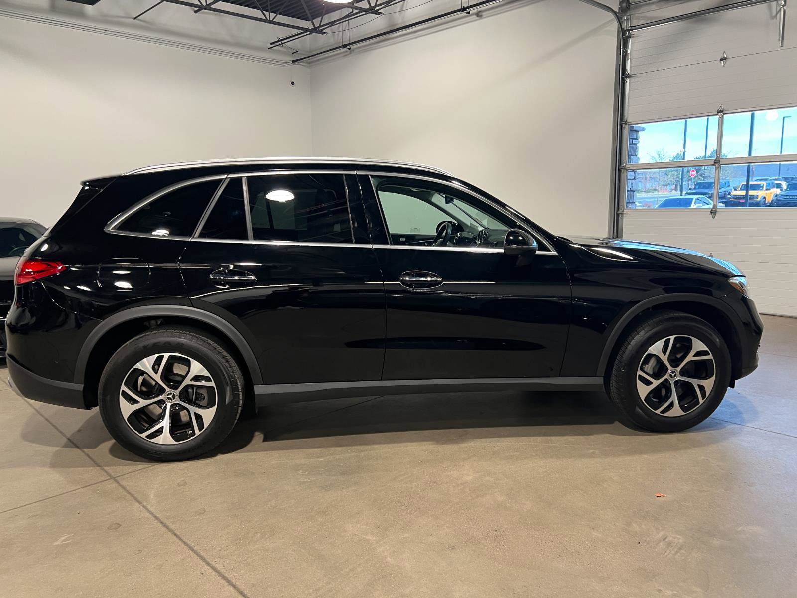 Used 2025 Mercedes-Benz GLC 350e 4MATIC image 2